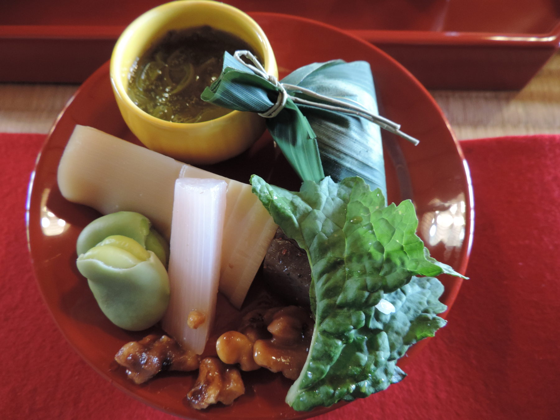 See how to present a soybean, and enjoy a Zen vegetarian lunch.
